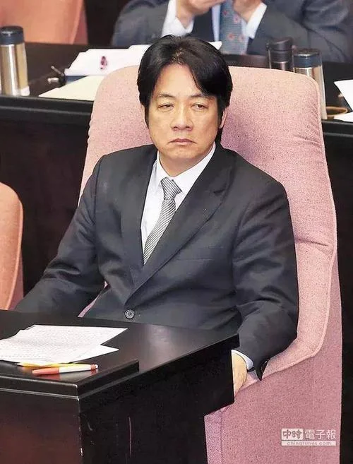 貌合神离出自_1