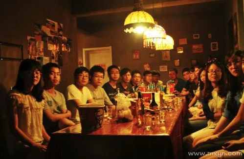梦见名人请我吃饭-梦邀名人共进晚餐