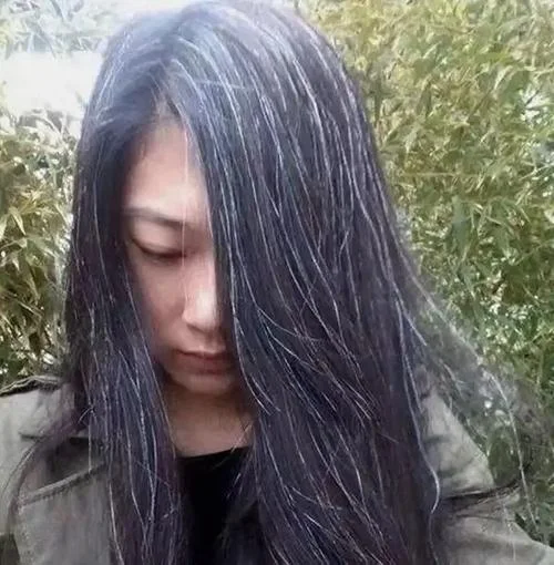 梦见别人头发白了一半_2