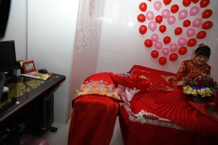 梦见婶婶家办喜事-梦婶婶家办喜事