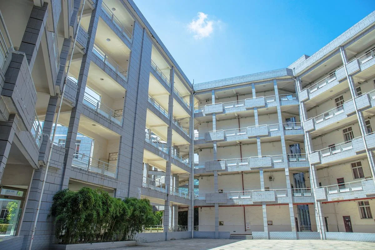 学校的占地面积是9000什么单位_2