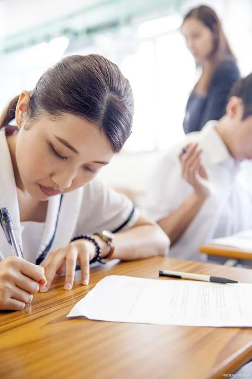 医学留学博士回国待遇_1