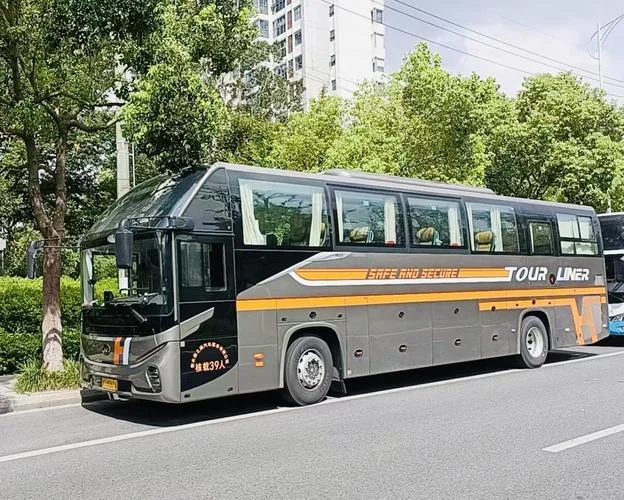 大巴车每公里多少钱_1