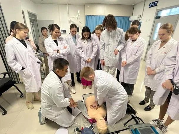 临床医学国外留学_1