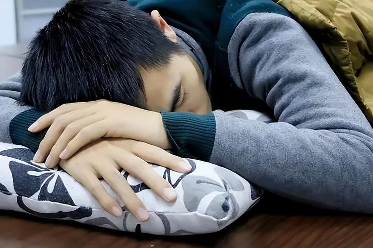 梦见一个小男孩死掉了-梦中小儿夭折