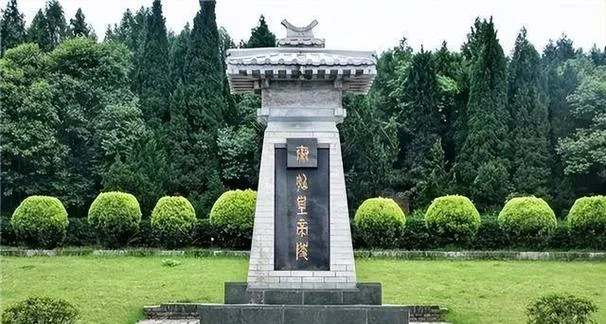 皇帝的坟墓叫什么_2