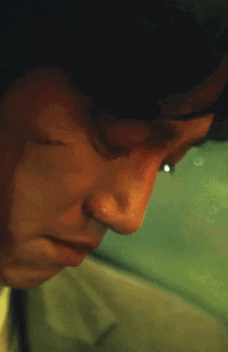 梦见男性朋友掉眼泪-梦友男落泪