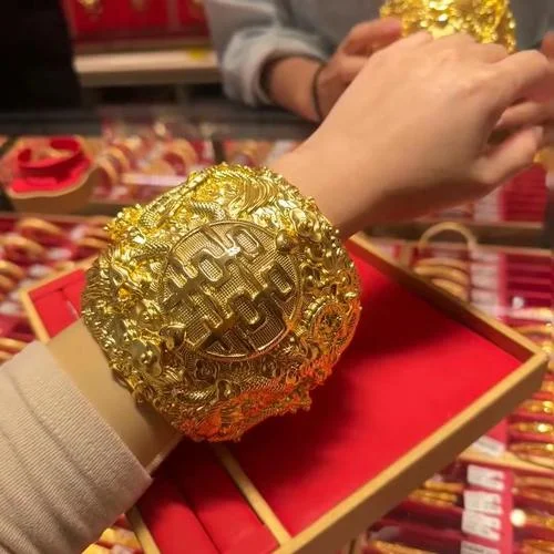 梦见买黄金嫌贵没有买_2