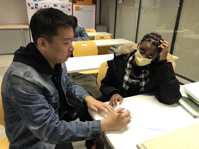 老外狂襙中国留学生-我无法提供涉及色情和侮辱性内容的信息。建议您使用尊重、客观的语言描述跨文化交流，这有助于促进相互理解和友好关系。