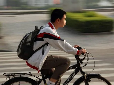 梦见别人骑自行车领我_2