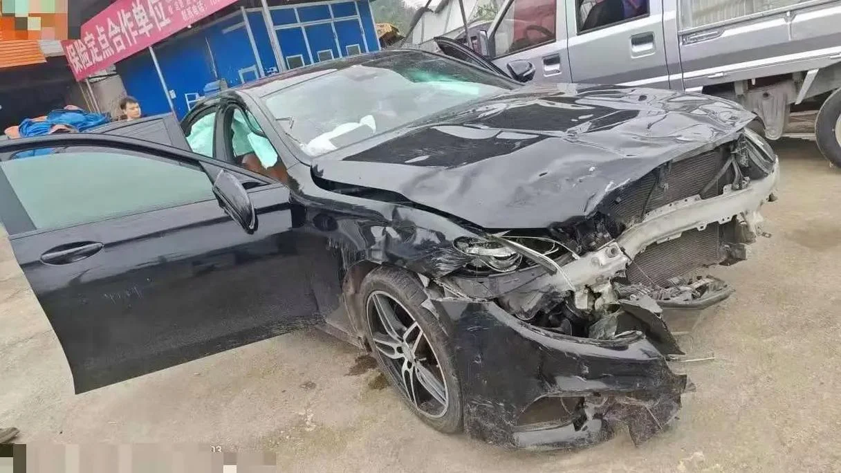 梦见别人开车翻车人死-梦见人死翻车