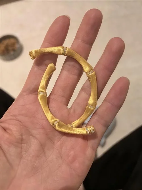 梦见自己的银镯子断了-银镯断裂之梦