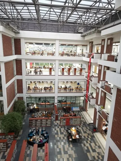 亚洲城市大学武汉_1