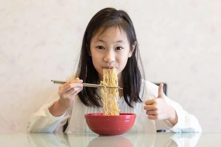 女人做梦吃面条好吗_1