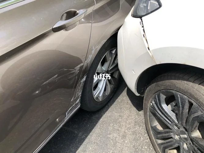 梦见车撞了一堆柴-梦车撞柴