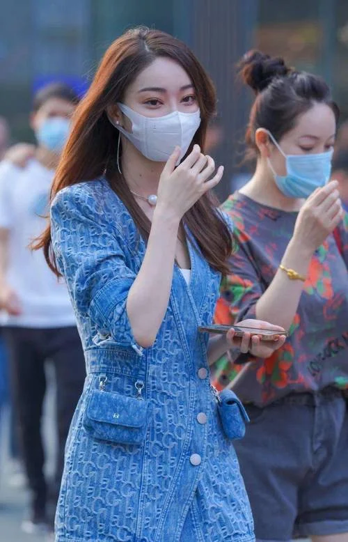 露出自信美腿_2