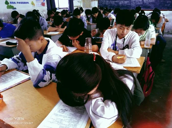 梦见自己和一群人考试-与众人同考之梦