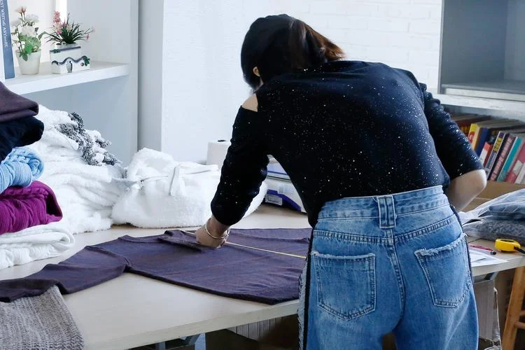 梦见整理衣服要离开_2