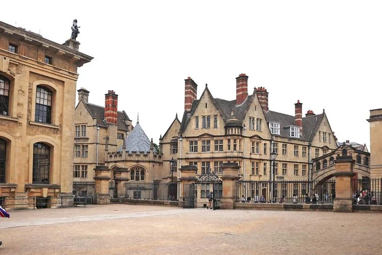英国牛津大学刘冀龙_1