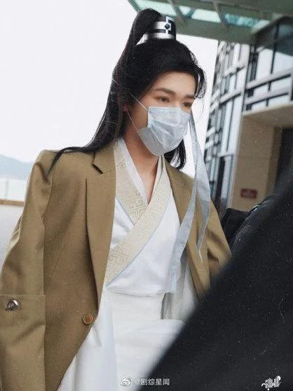 白衣飘飘少年郎下一句_1
