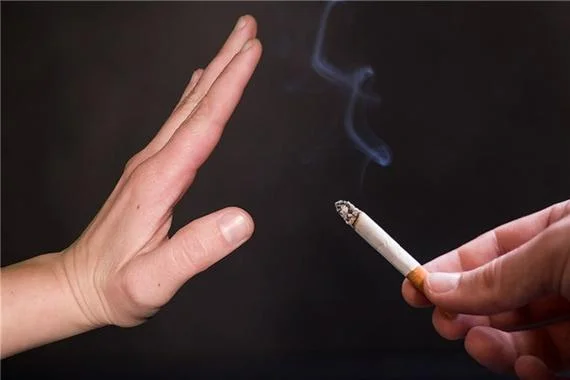 梦到自己抽烟却吸不动_2