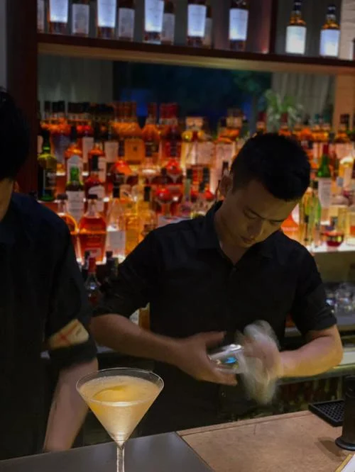 酒吧的调酒师叫什么_1
