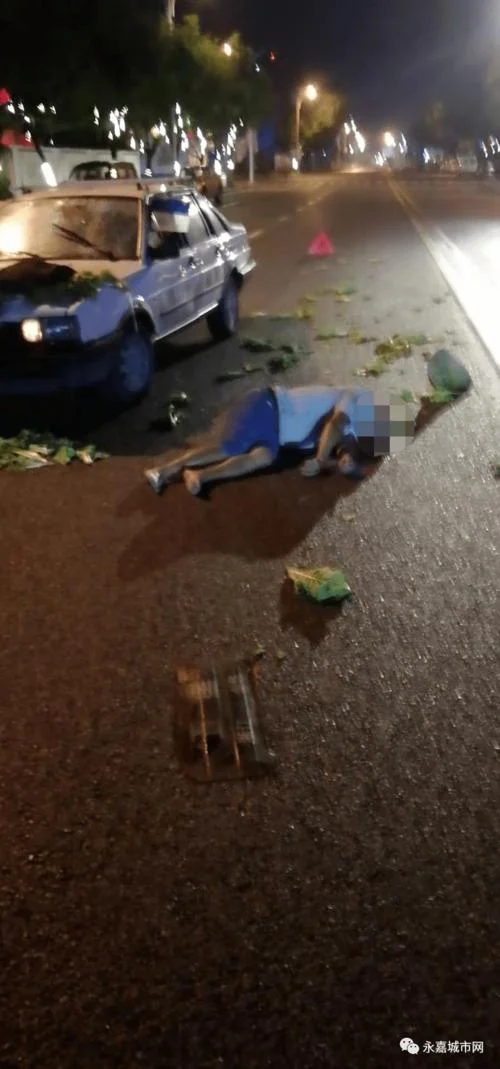 梦到马路上出车祸死人_1