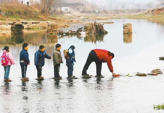 梦见过河水深没过去_2