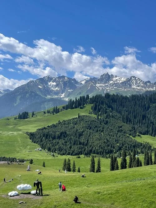 伊犁旅游必去十大景点-伊犁十大必去景点
