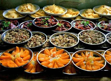 梦见和别人吃饭不够吃-梦与人食仍饥