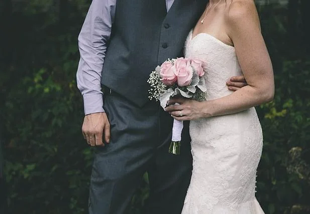 已婚的人梦见自己再次结婚_2