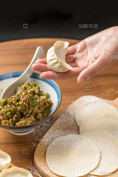 梦见别人包饺子吃-梦他人包饺食饺