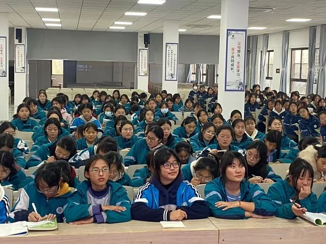 镇中学校_1