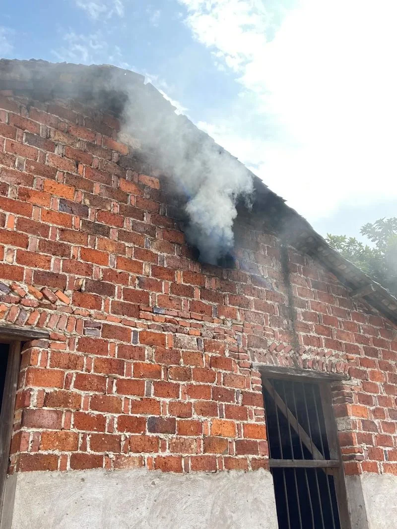 梦见屋顶着火了_1