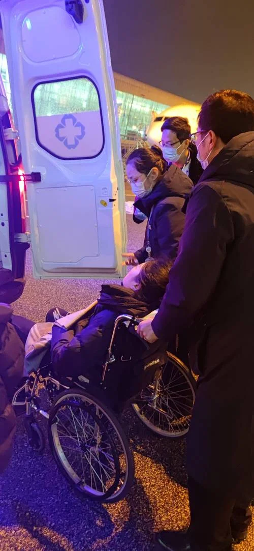 梦见坐在救护车上-梦见坐救护车上