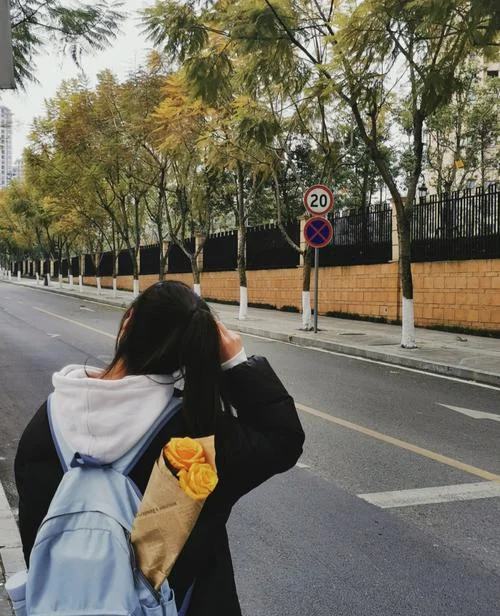 留学生不发朋友圈_1