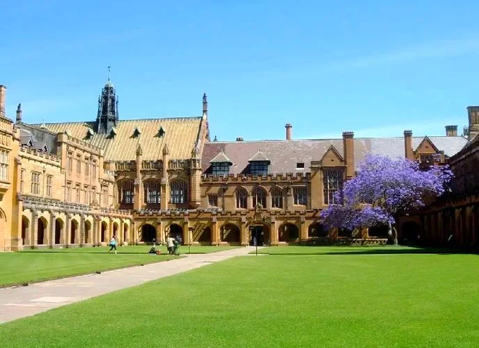 索菲亚大学留学_2
