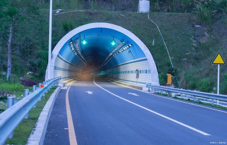 秦岭一号隧道多少公里_1