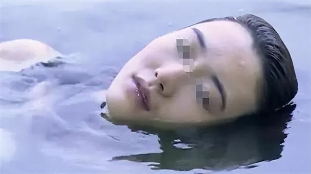 梦见同学被淹死了_1