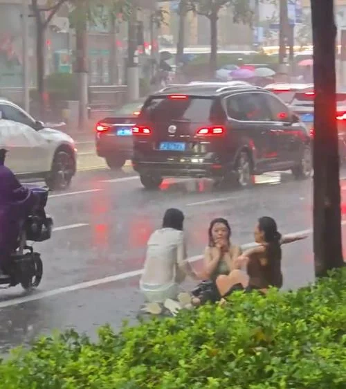 女人梦见下雨没被淋湿-女人梦湿雨未淋