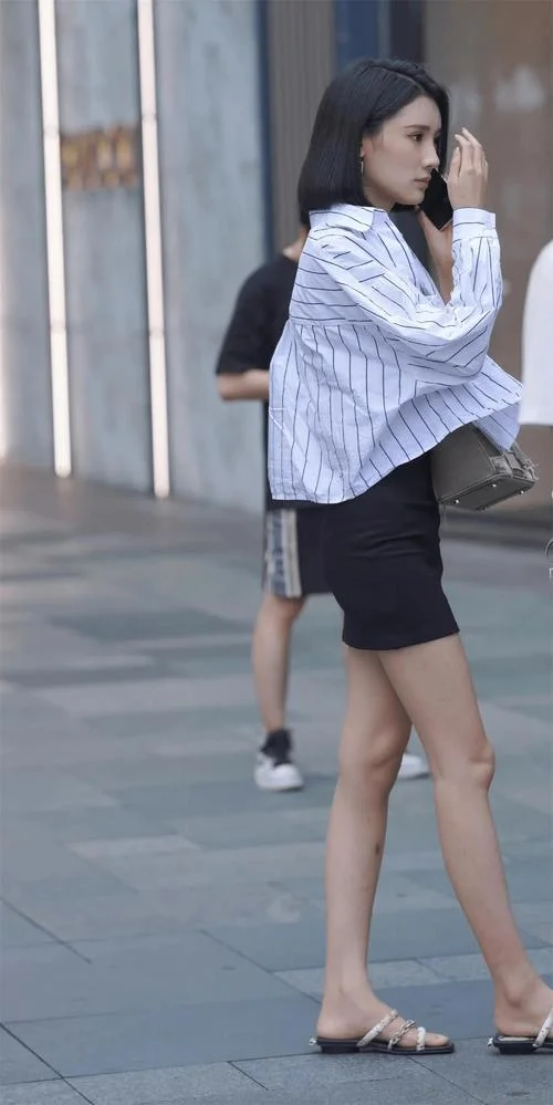 露出自信美腿_1