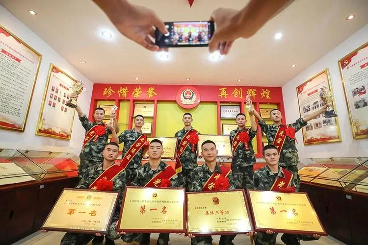无上光荣出处_1