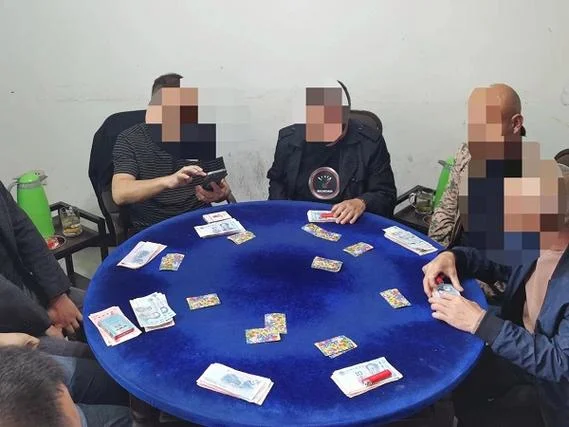 梦到看别人赌博_2
