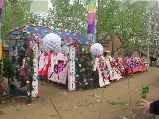 梦见出殡的场面好不好-梦见出殡吉凶