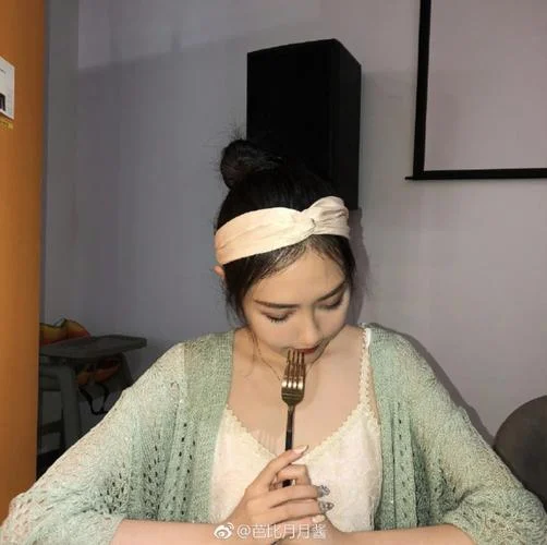 压腿视频小姐姐艺考_1