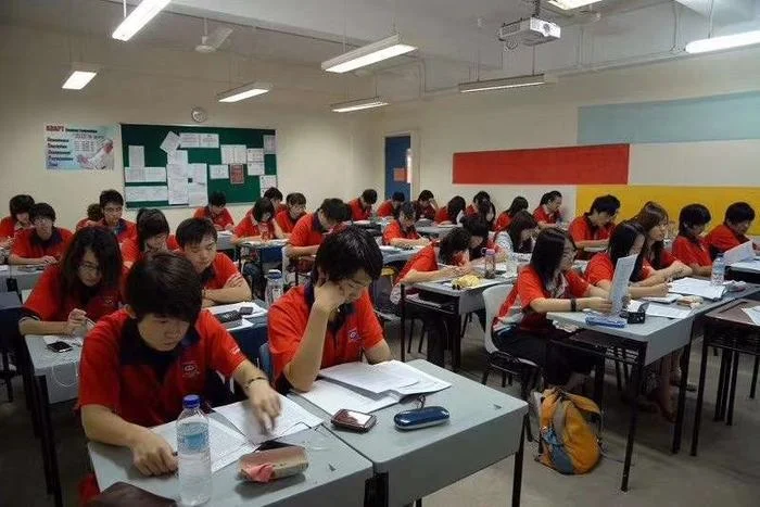 国内大专毕业出国留学_1
