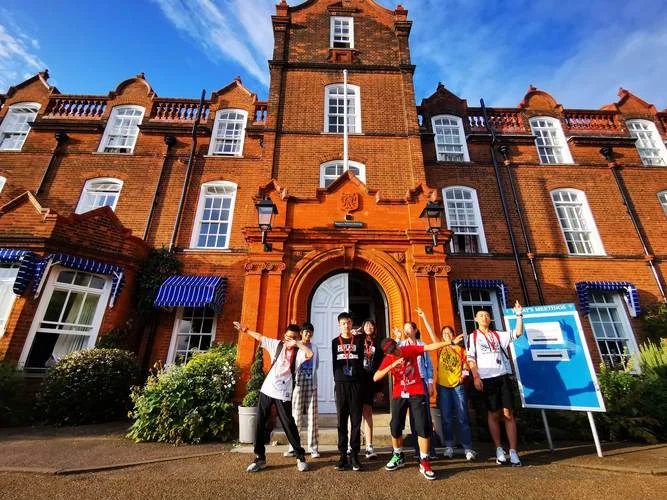 英国留学生报到_1
