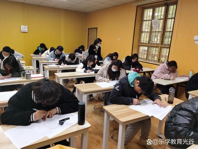 高三艺术生都是怎么上课_1
