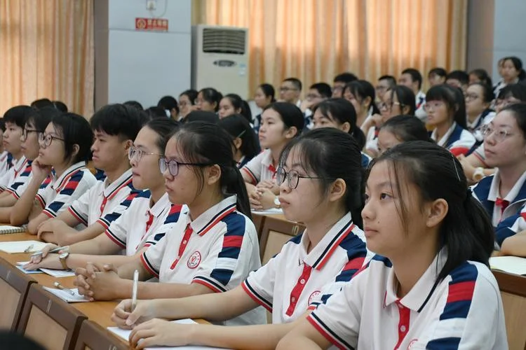 新会华侨中学怎么样_2