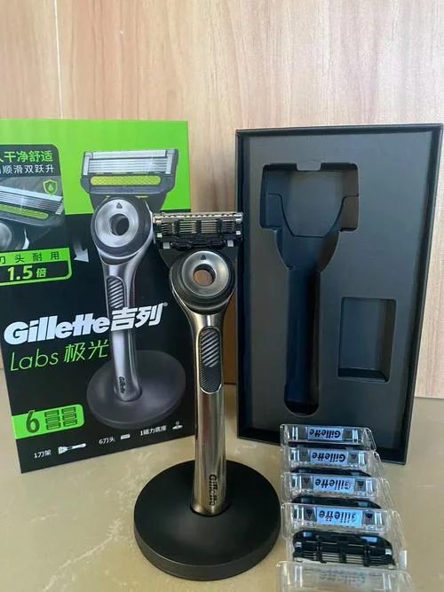 圣诞节礼物送男友实用_1